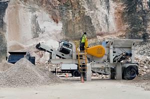 China Highway Mining 300m3/H 810t/H Mobile Jaw Crusher on sale