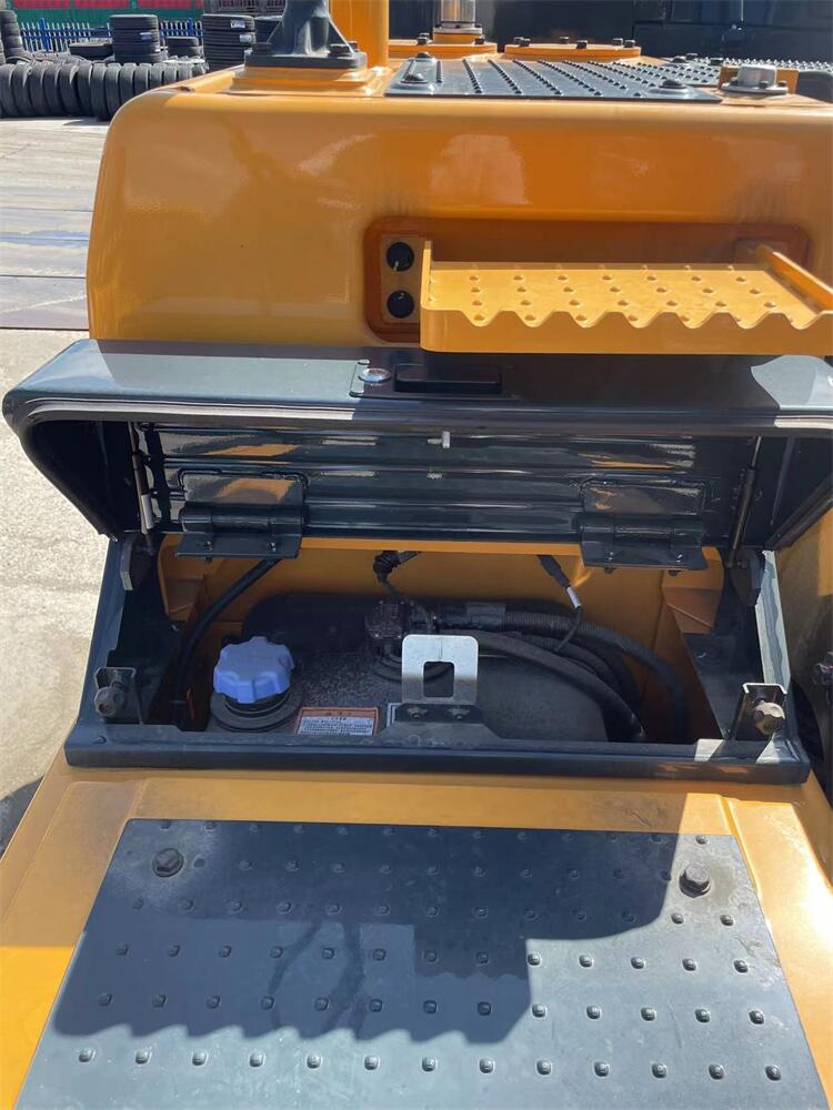 Good Health Condition 22 Ton Hyundai HX220 Excavator in Shanghai High Operating Weight