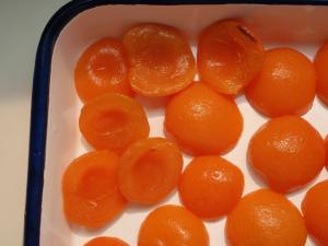China Yellow Peeled Freshly Frozen Foods Apricot In Syrup ISO Certification wholesale