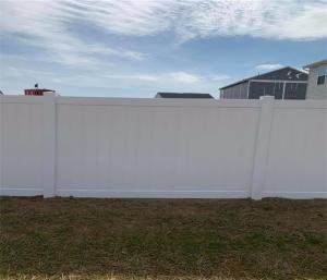 China 1.8m Height Wooden Grain Rigid Vinyl Fence For Home Sercurity Vinyl Fence wholesale