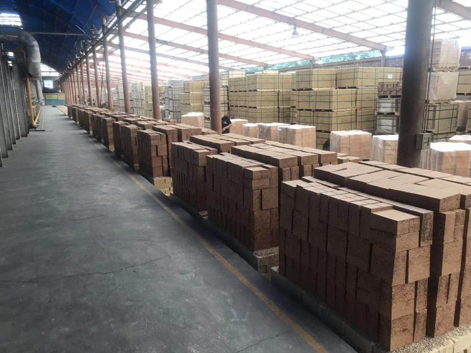 International Standard CaO Content Silicon Mullite Andalusite Brick for Cement Kiln