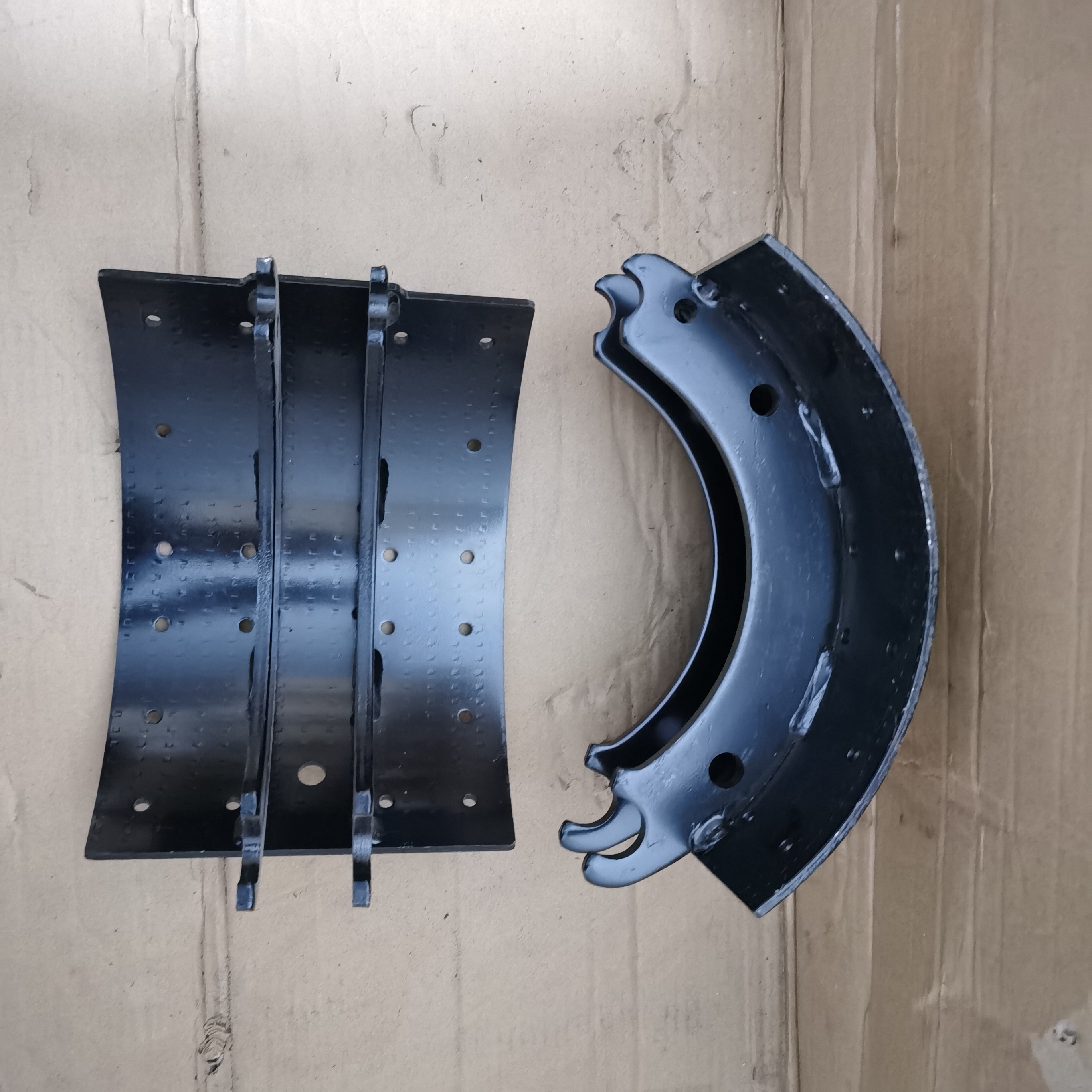 Chinese Truck Brake Shoes Brake Linings 15224724 for Howo Year 2005 Heavy Truck