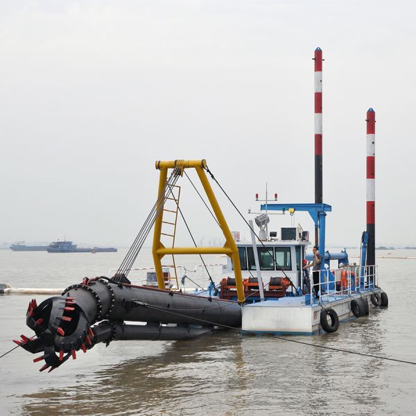 Self Propelled Cutter Suction Sand Dredging Ship 800m3/H Working Capacity