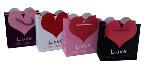Love heart shape paper carrier bags with matt coat 230gsm artpaper 2 color