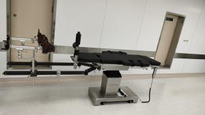 China 450mm Electro Hydraulic Operating Table And ±20° Left-Right Tilt Angle wholesale
