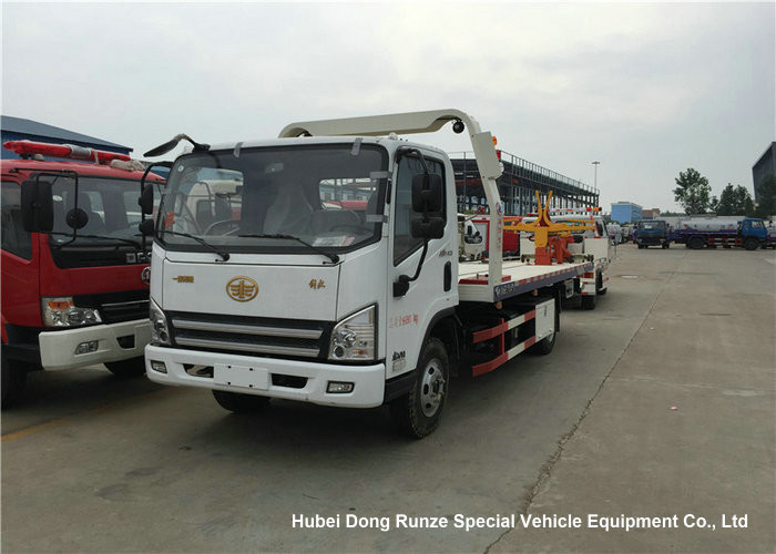FAW 3 Ton Road Wrecker Tow Truck / Transporter Recovery Truck With Crane EURO 5