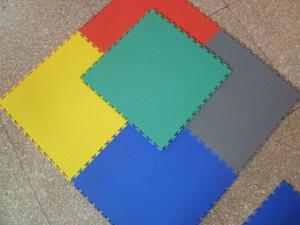 China PVC textured visible joint interlocking floor tiles 500 wholesale