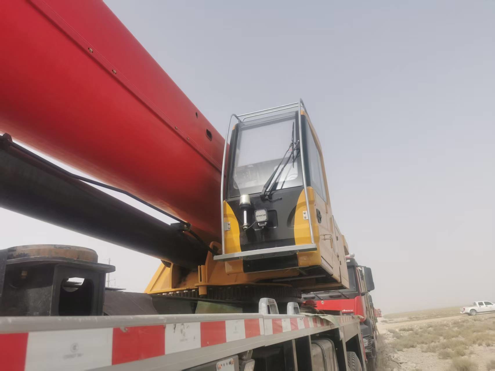 80 Tons Mobile Truck Crane with High Operating Efficiency and 50 Meters Max Working Height