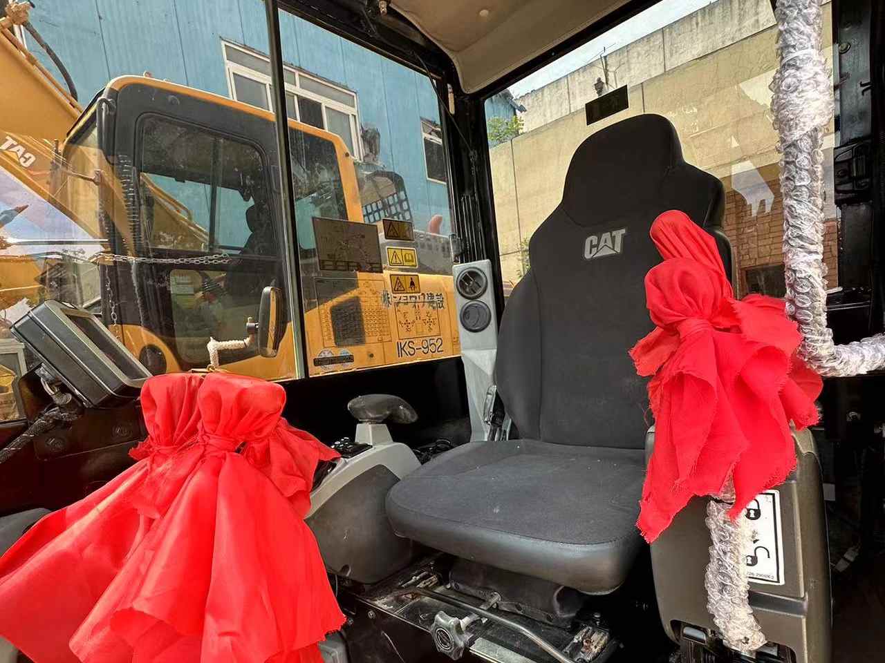 Cat 306E2 Excavator Cab