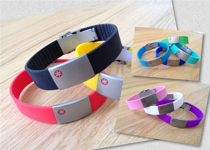 Ruochu Silicone Medical ID Bracelets / QR Code Medical Alert Bracelet With Engraved Plate