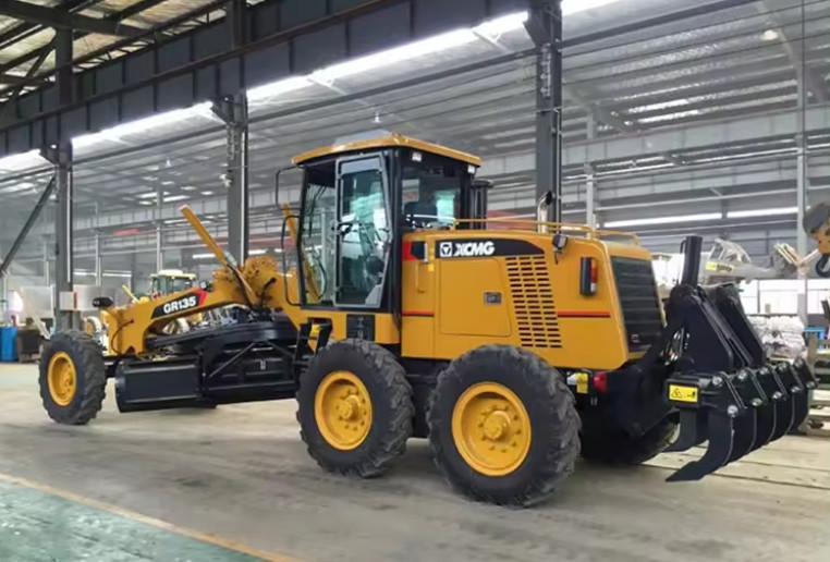 XCMG Original Manufacturer GR135 Tractor Motor Grader 135HP Mini Yellow Pressure Vessel Russia Video China Weight