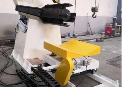 Used For Hot Rolled Steel Corrugated Roll Forming Machine With Decoiling Leveling Function