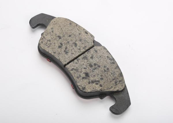 Low Metallic And Ceramic Brake Pads USA Green Test 50000-80000 km Warranty