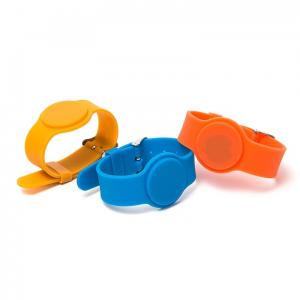 China RFID NFC Silicone Wristbands Bracelets With Cashless Payments For Festival Wristbands wholesale
