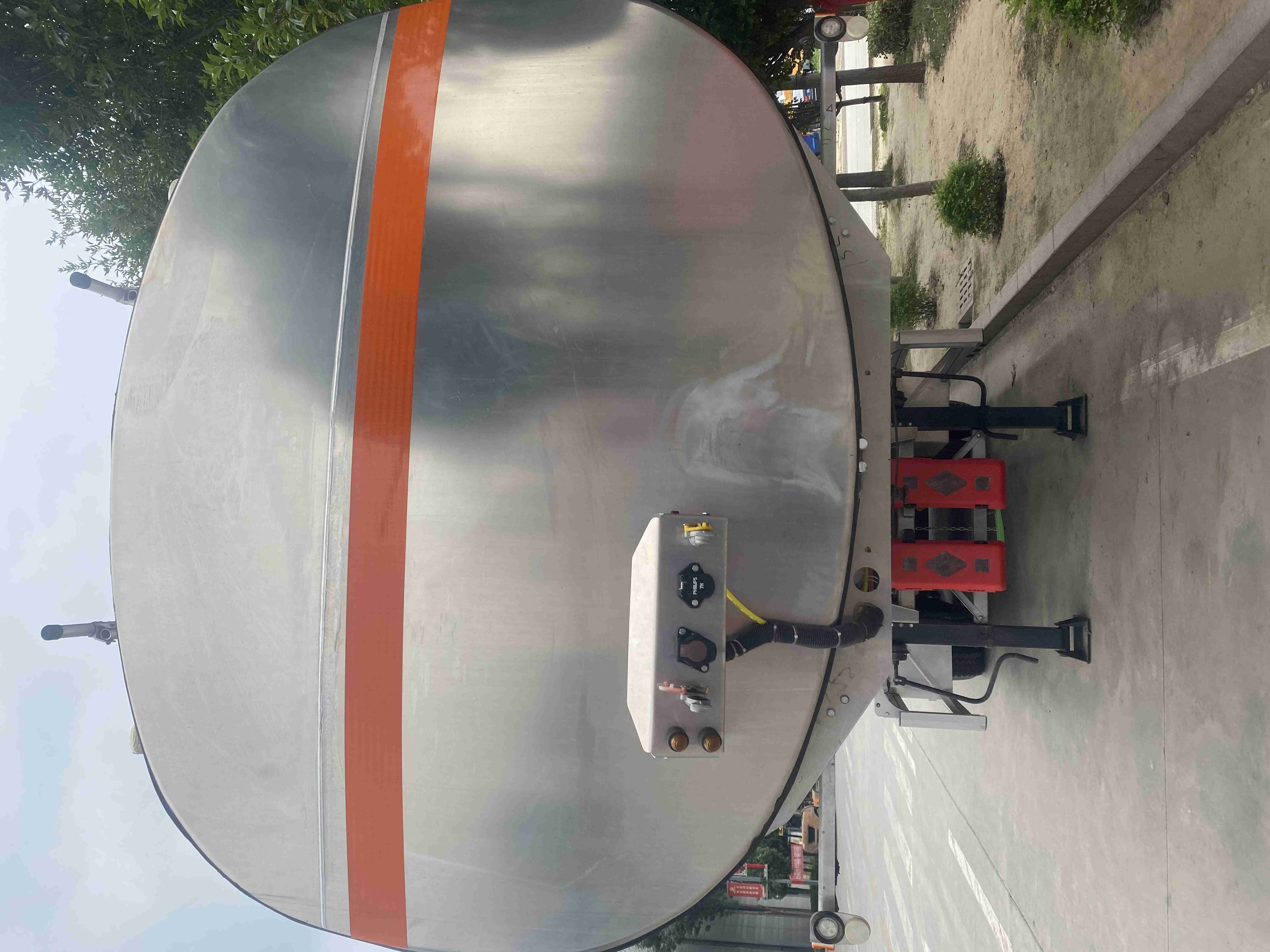 3-Axis Oil Tanker Semi-Trailer Fuel / Liquid Tank Semi Trailer