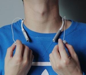 China Bluetooth 4.1 Neck Hung Sport Bluetooth Headset Super long standby Earphone Z6000 wholesale