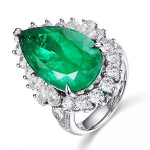 China Teardrop Emerald Stone Engagement Ring Prong Setting on sale