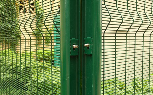 Military Site Anti Intrusion Pvc Coated 358 Mesh Fencing Top With Razor Barbed Wire