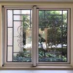 Black Mothproof Aluminum Retractable Fly Screen Door Custom Size