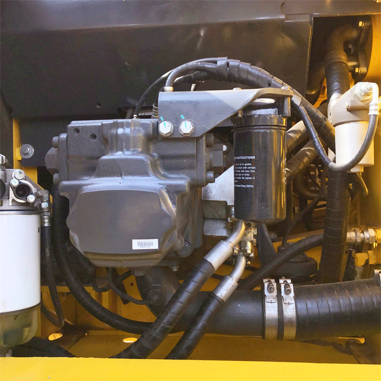 110 KW Good Condition Japan Original 20 Ton Hydraulic Used Komatsu PC200-8 Excavator in Shanghai