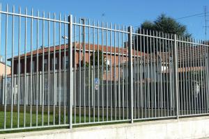 China hot dipped galvanized and PVC powder coated aluminium fence or Garrison fence for Garden wholesale