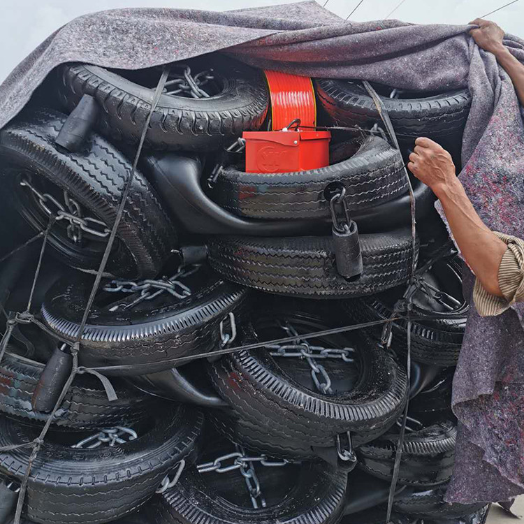 1.35*2.5m Hydro Pneumatic Fender Pneumatic Yokohama Rubber With Black Tyres Sheath Type
