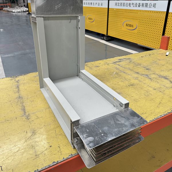 Dense Electrical Busbar System Aluminum Sandwich Busway 400-5000A Customizable Size