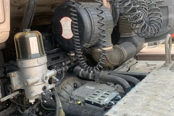 Used Tractor Trailers Cummins Engine 600hp 2nd Hand Dongfeng Tractor Head 6×4 Drive Mode LHD/RHD