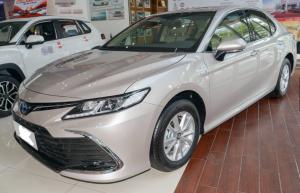 China Hybrid Toyota Camry 2022 Dual Engine 2.5HE Elite Plus Version 4 Door 5 Seats 3 Space on sale