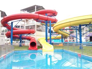 China Long Spiral Water Ride Aqua Park Equipment Inner Width 0.8m wholesale