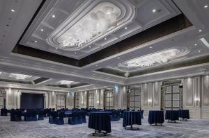 China Light Luxury Simple Non-standard Engineering Lamp Glass Staircase Chandelier Hotel Lobby Sales Department Sand Table Crystal Lamp wholesale