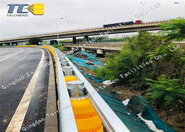 Downhill Safety Roller Barrier 30° To 90° Curved , Anti Collision Rolling