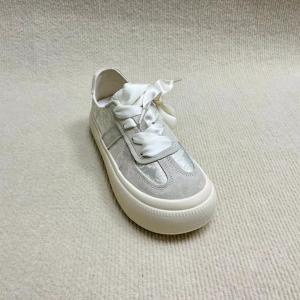 China Women white classic and comfort sneaker with silk lace daily use wholesale