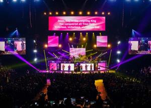 China IP43 P5 Night Club Full Color Led Display Screen 2000nits Video DJ Booth wholesale
