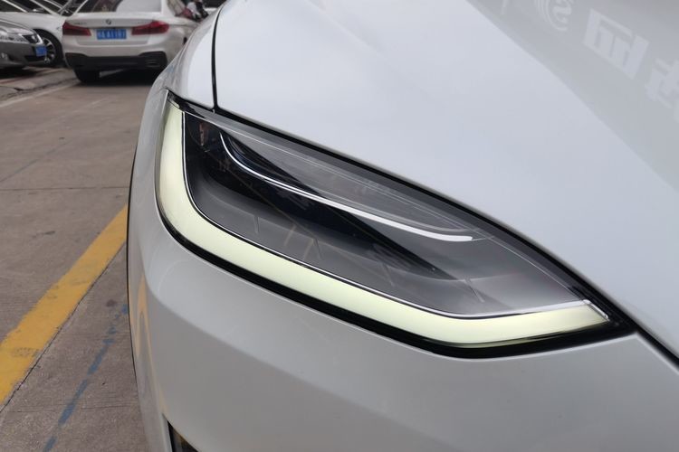 NEDC 575km Range New Automobile Electric Car Electic Vehicle