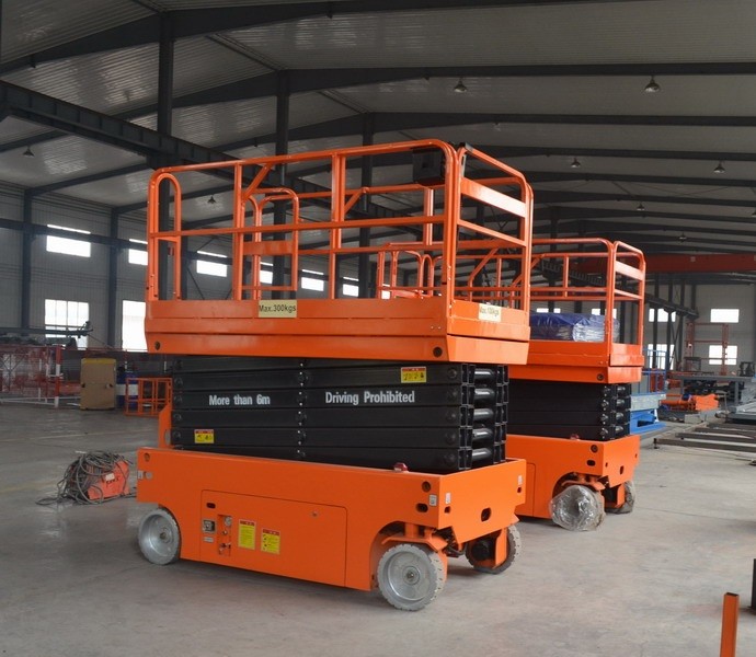 Hydraulic Mobile Self Propelled Elevating Work Platforms With 90 Degree Turnable Wheels