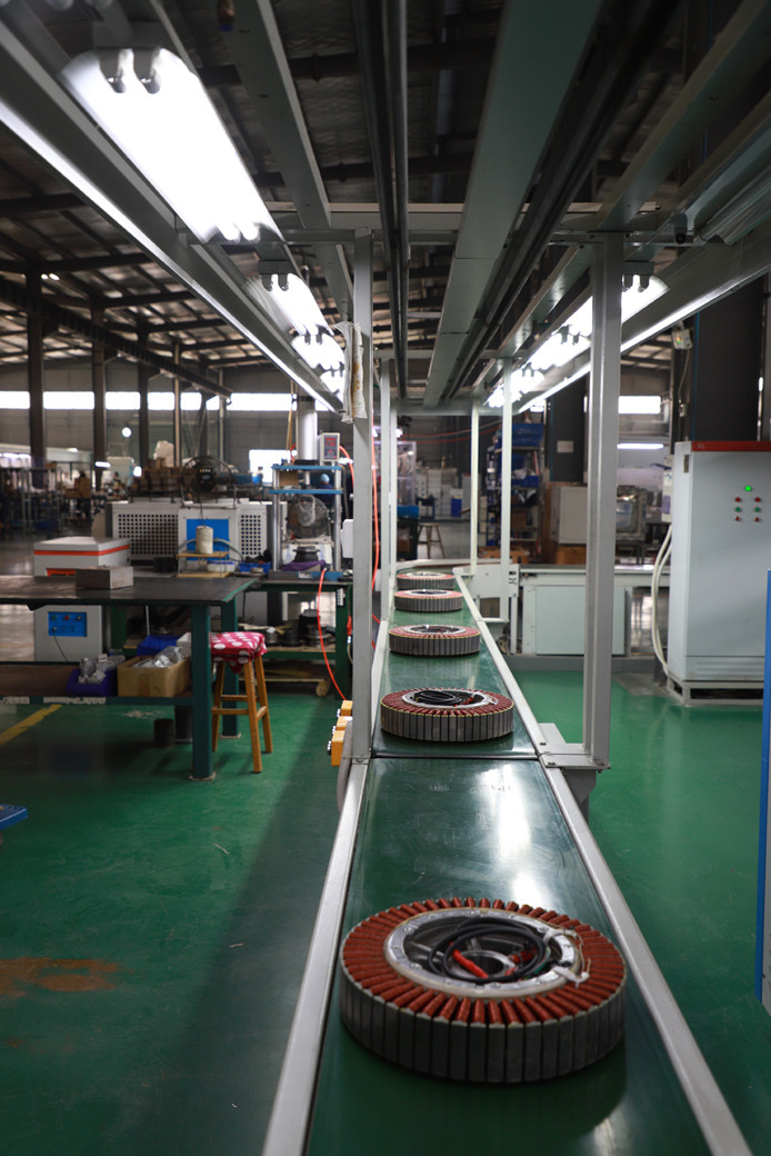 24 Ft High Output HVLS Industrial Ceiling Fan With Superior Airflow