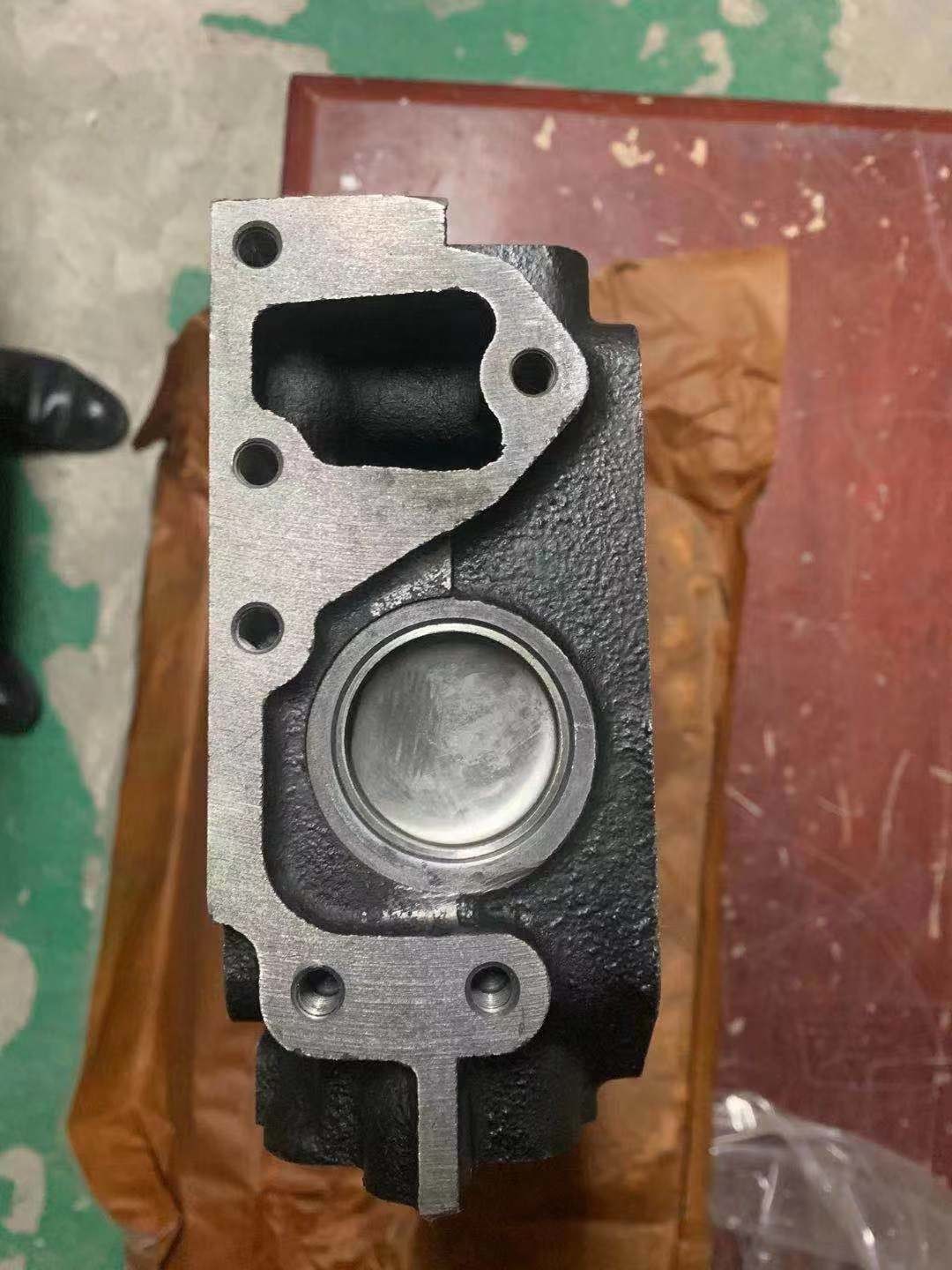 Brand new 4TNV88 Cylinder Head for Yanmar 4TNV88 with glow plug