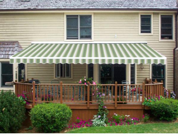 Balcony Aluminium Waterproof Retractable Awning With Rain Channel Half Box On The Top