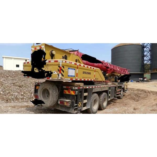 Construction Machine 25 Ton Mobile Crane with CE Certification and Five-Arm Crane Jib