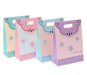 China Hot new products flower gift packaging bag/ gift bags with Velcro on flap wholesale