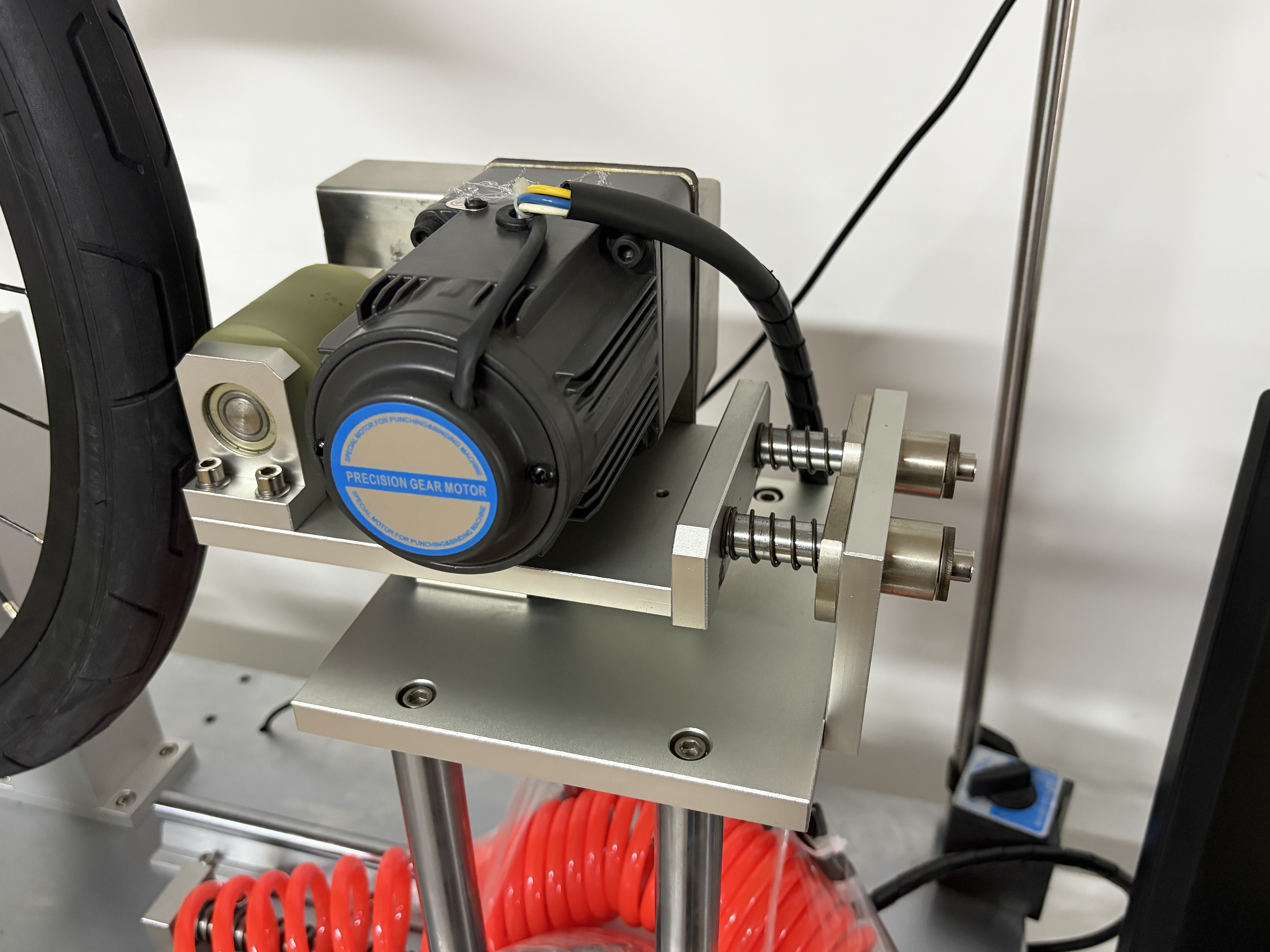 Tire Round‑ness Run‑out Testing Machine