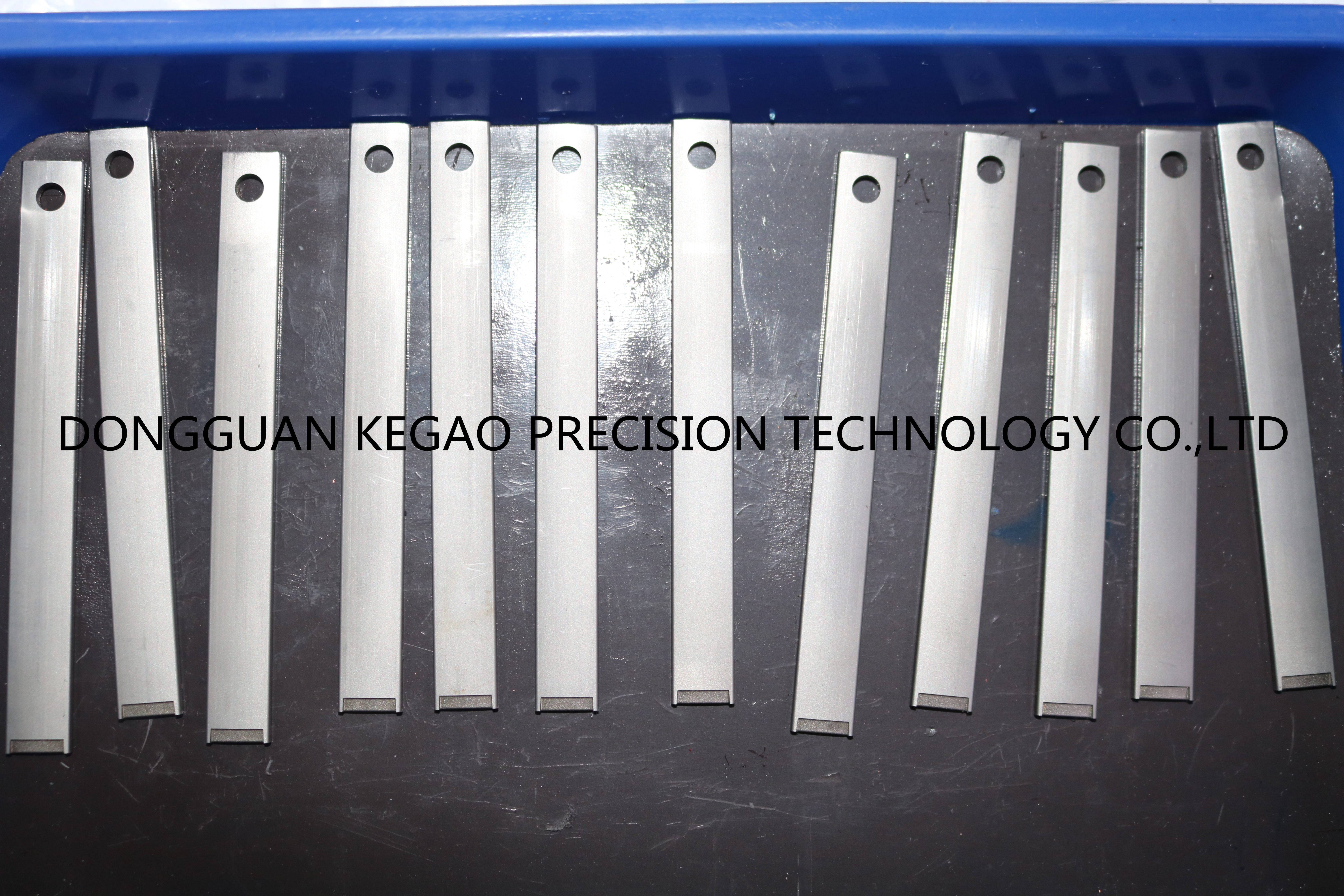 Slide Insert Precision Injection Molding Parts 1.2343 Material Polishing