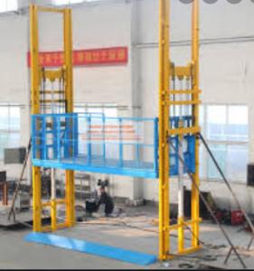 China 0.5m/s 2000KG Outdoor Cargo Elevator Lift Spray Steel Plate wholesale