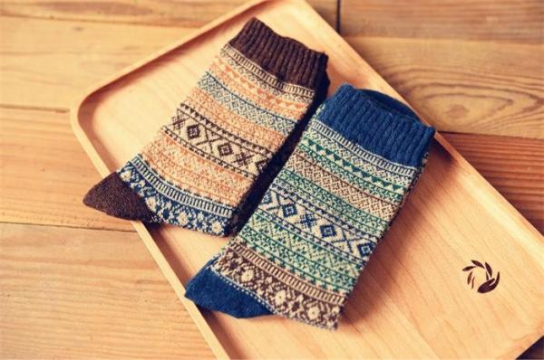 2015 Hot selling christmas patterned design high warmth supersoft wool socks for