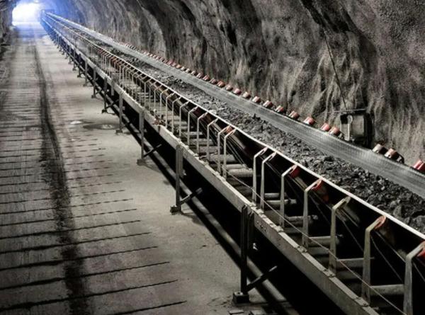 Quality Coal Mining Underground Industrial Belt Conveyor Vertical / Horizontal Curves Up To 30° for sale