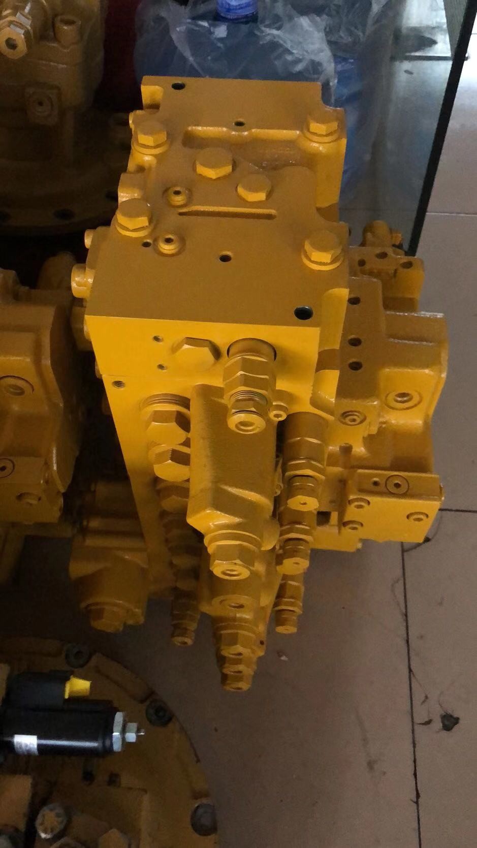 Crawler PC240-8 PC210-8 Excavator Control Valve Hydraulic Parts For Komatsu