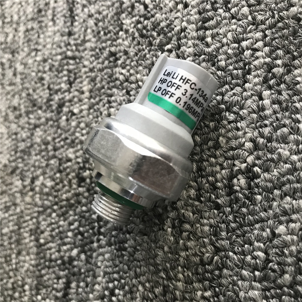 Excavator Kobelco SK60-8 Air Conditioning Pressure Switch LL20-0523C HFC-134A0.196MPA-3.14MPA
