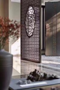China Buy From Foshan Factory Mirror Gold Stainless Steel Partition Screen With Laser Cutting wholesale