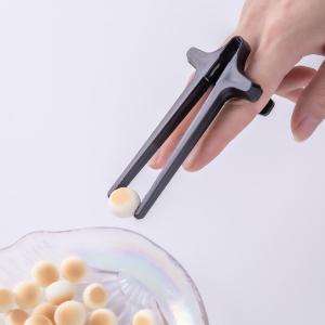 China Kitchen Finger Chopsticks For Gamers With Helper wholesale